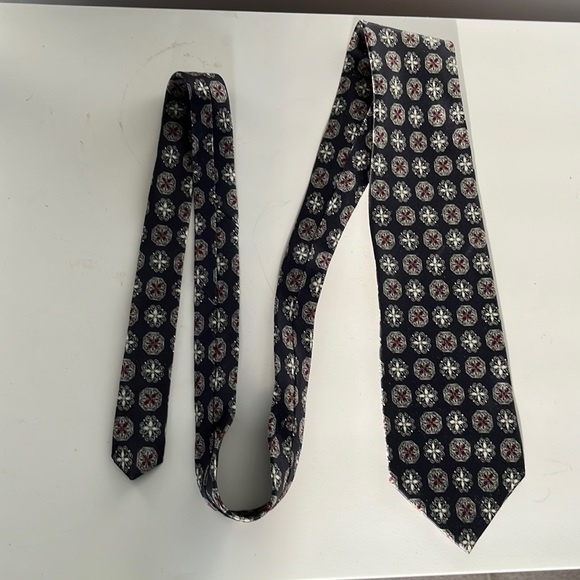 DKNY Black Patterned 100% Silk Tie - Picture 5 of 6